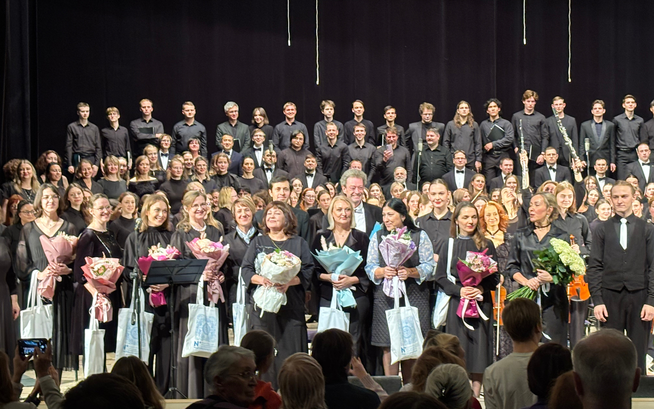 ФОТО к новости: Музыка, которая объединяет: хор ИКиМП НГПУ стал участником масштабного хорового фестиваля