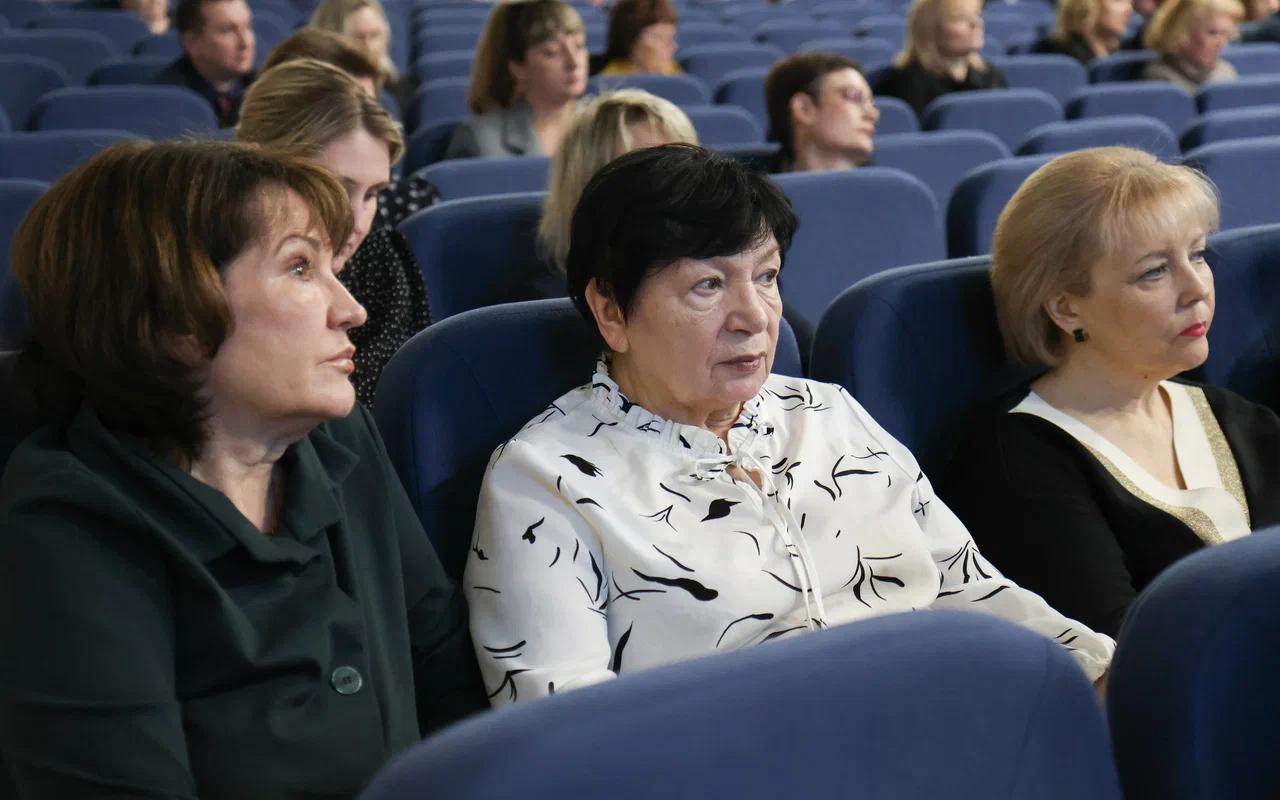 ФОТО к новости: Педагогический дневник: НГПУ как ресурс профессионального развития педагогов региона