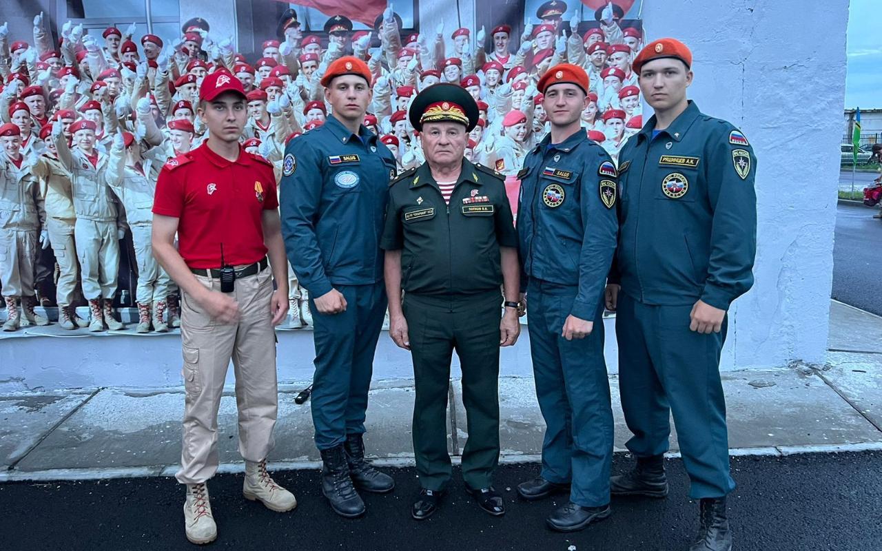 ФОТО к новости: Лагерь на полигоне: спасательный отряд НГПУ вернулся с профильной смены «Юнармии»