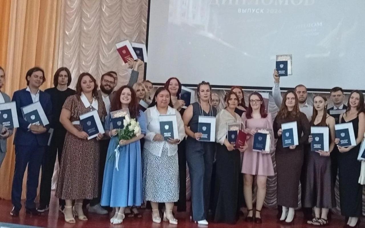 ФОТО к новости: 59 выпускников бакалавриата Куйбышевского филиала НГПУ получили дипломы