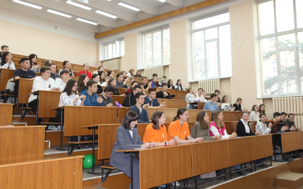 ФОТО к новости: О книгах и библиотеках: студенты НГПУ решили «Всероссийский исторический кроссворд»