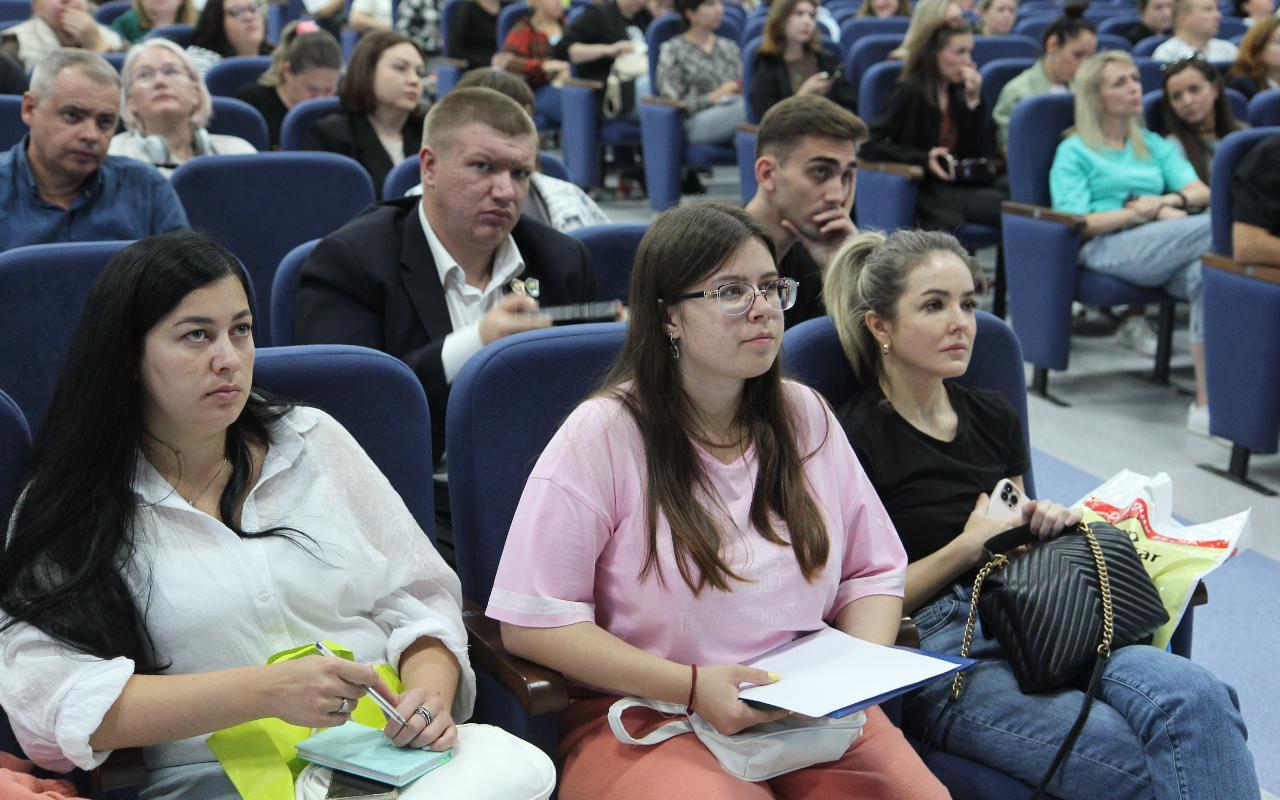ФОТО к новости: Разговор у открытого микрофона: поступающие в магистратуру НГПУ встретились со своими будущими преподавателями