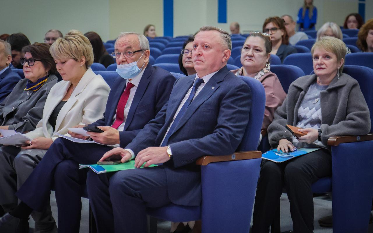 ФОТО к новости: Сергей Александрович Нелюбов избран ректором НГПУ