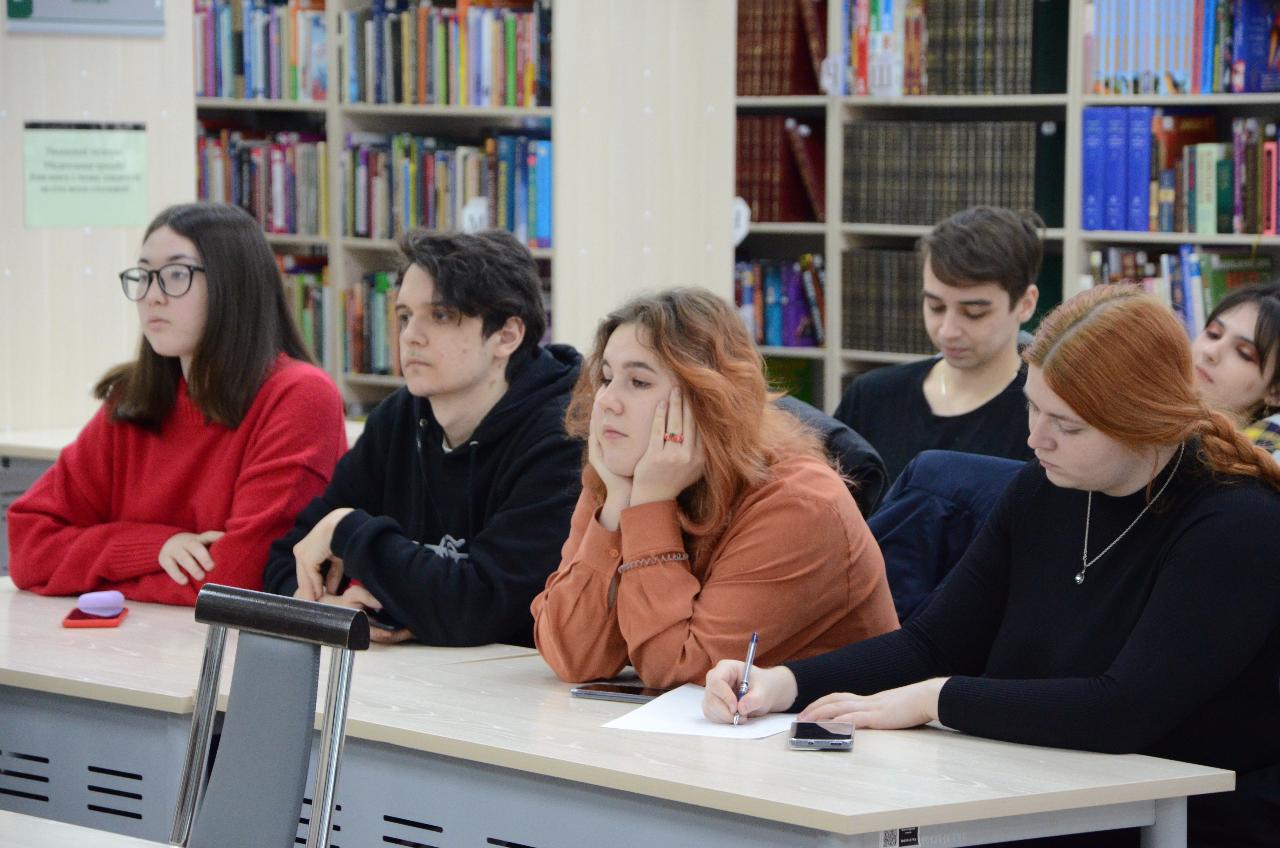 ФОТО к новости: Студенты встретились с сибирским писателем 