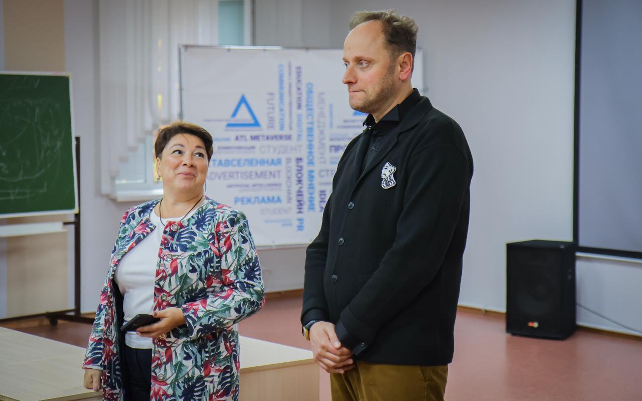 ФОТО к новости: В НГПУ показали киноверсию спектакля «Жизнь за други своя»