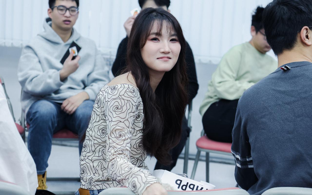 ФОТО к новости: Новый год без границ: как иностранные студенты ИФиМ НГПУ знакомились с русскими традициями