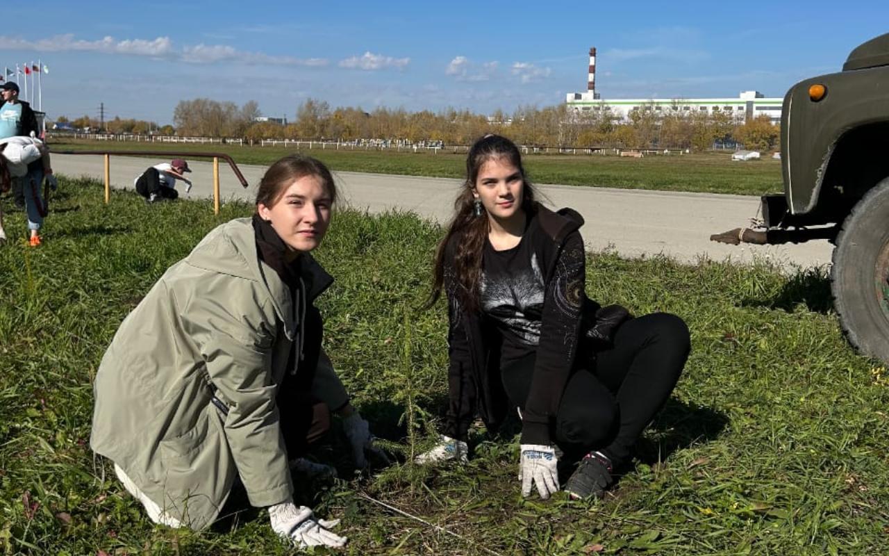 ФОТО к новости: Студенты НГПУ приняли участие в Экологическом субботнике «Зеленая Россия»