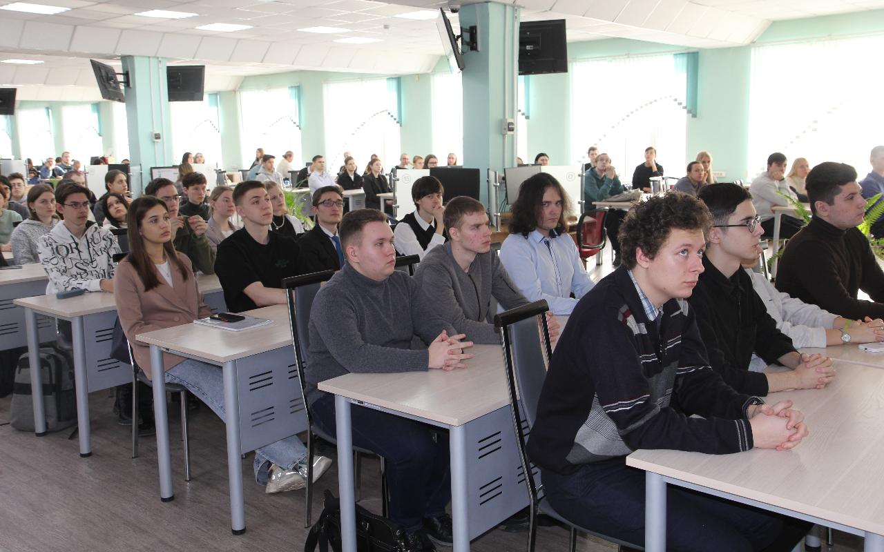 ФОТО к новости: Вспоминая Маршалов Победы: студентов НГПУ познакомили с жизнью освободителя Освенцима