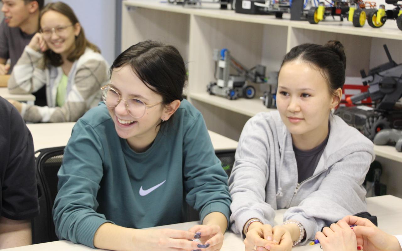 ФОТО к новости: Дневник ПедСибири: в НГПУ прошёл научно-популярный квиз «Тайны Вселенной»