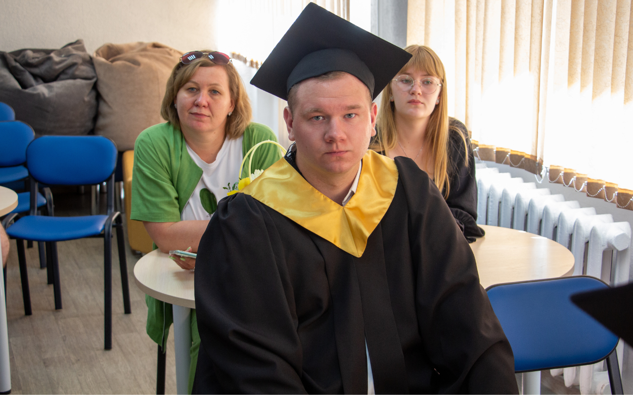 ФОТО к новости: От научных достижений до высших наград: в ИНО НГПУ состоялось вручение дипломов выпускникам