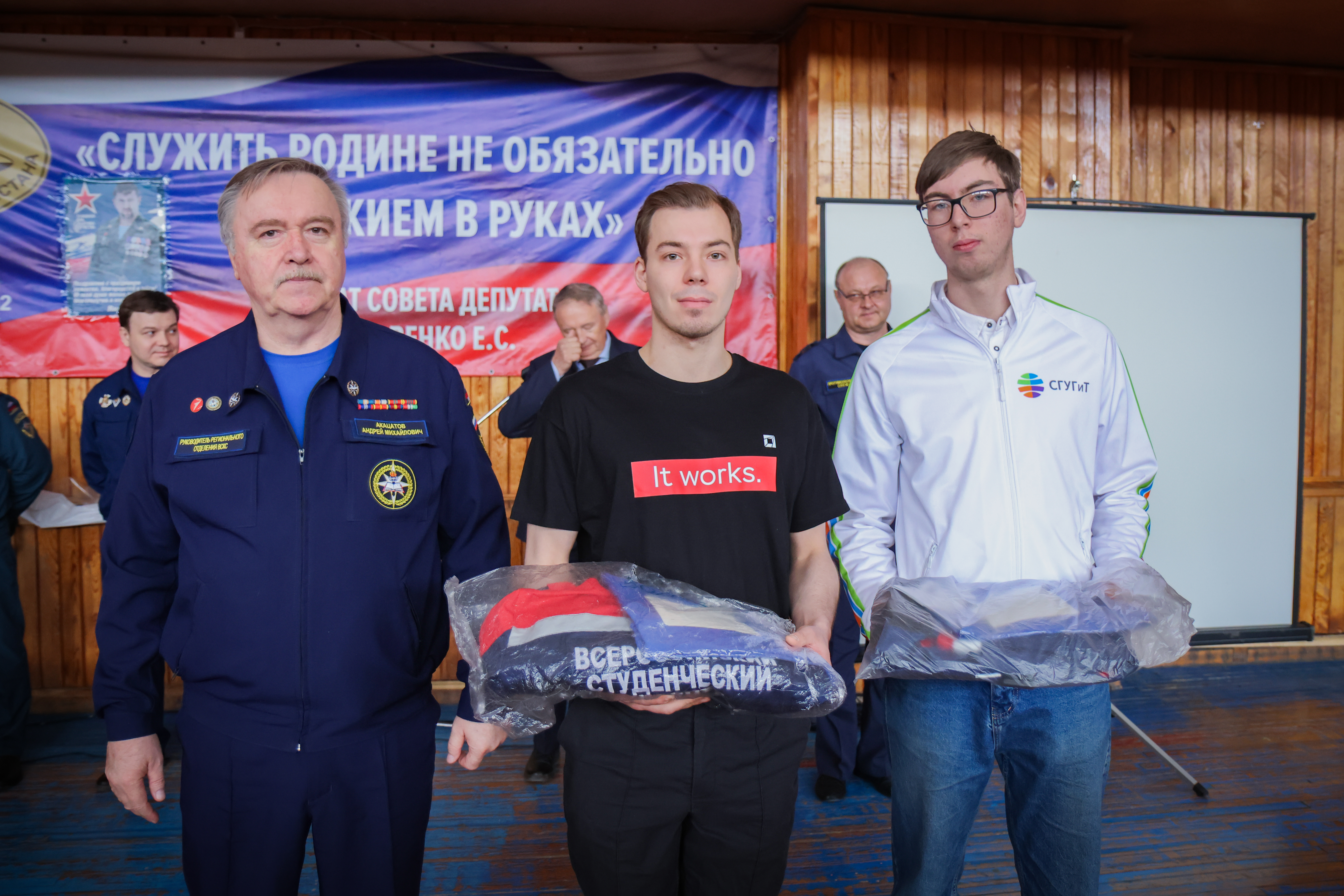 ФОТО к новости: В НГПУ отметили 25-летие Всероссийского студенческого корпуса спасателей