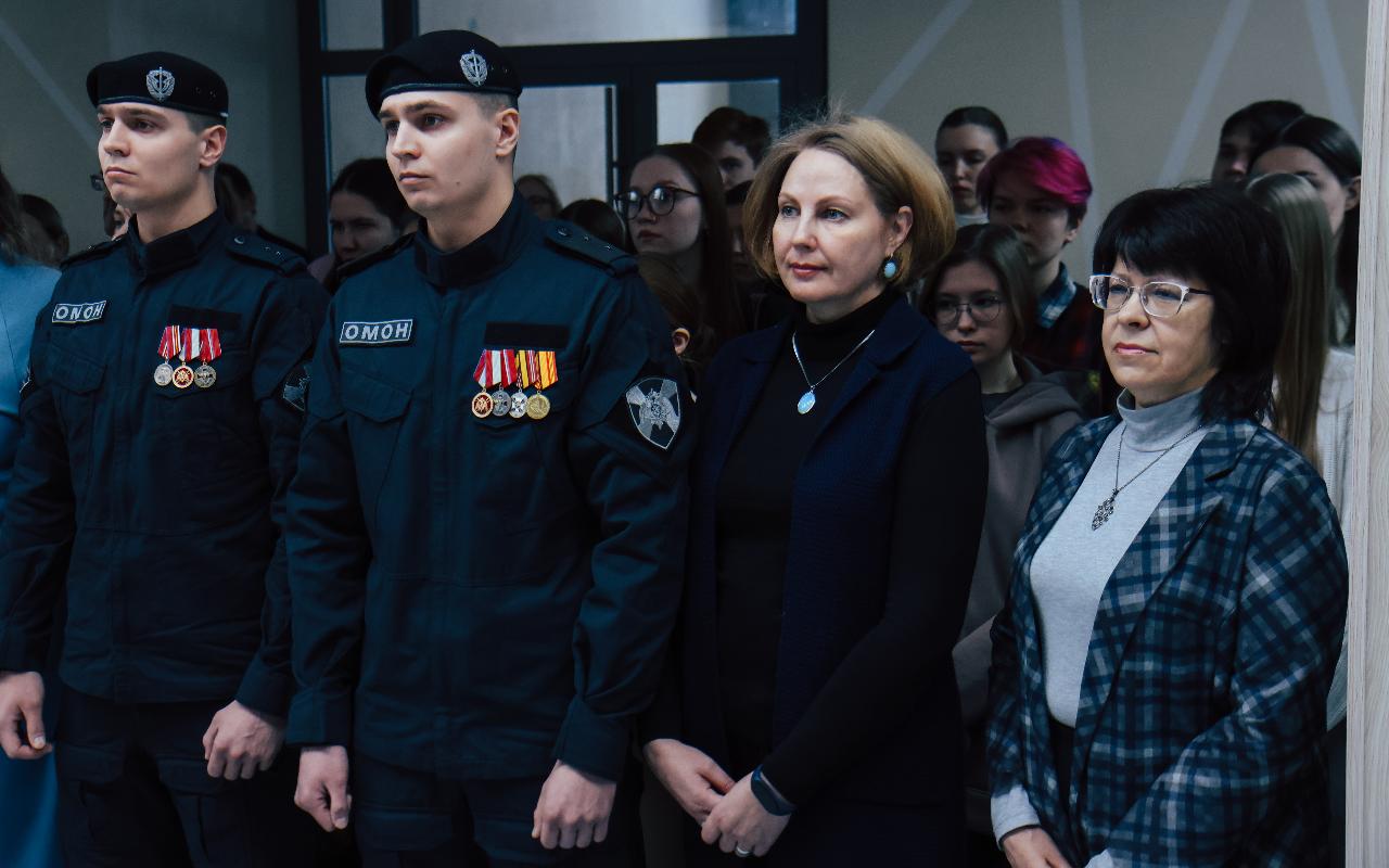 ФОТО к новости: В НГПУ торжественно подняли Государственный флаг Российской Федерации в День российского студенчества