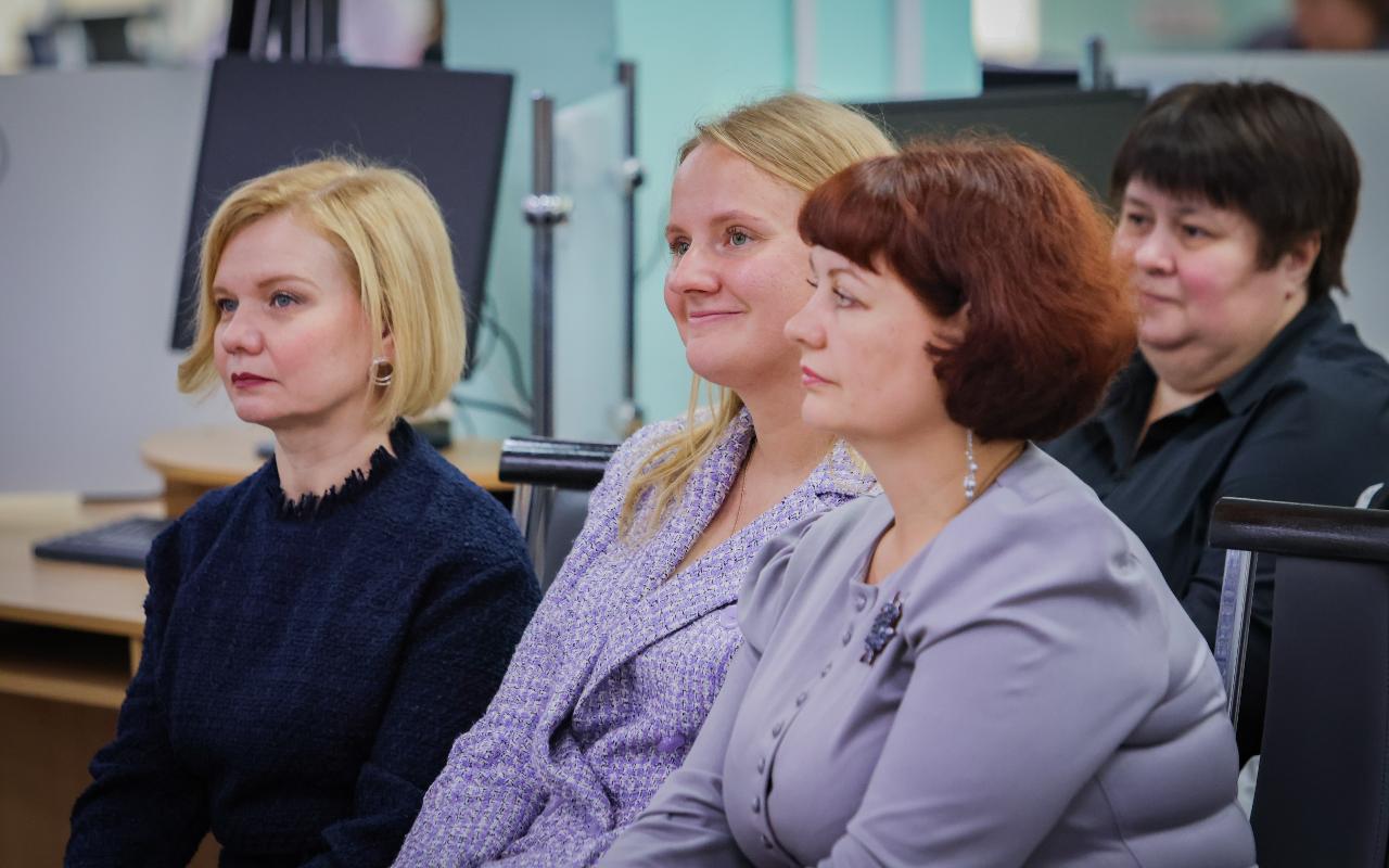 ФОТО к новости: Главная ценность университета: лучшие работники НГПУ удостоены наград и почётных званий Министерства просвещения Российской Федерации