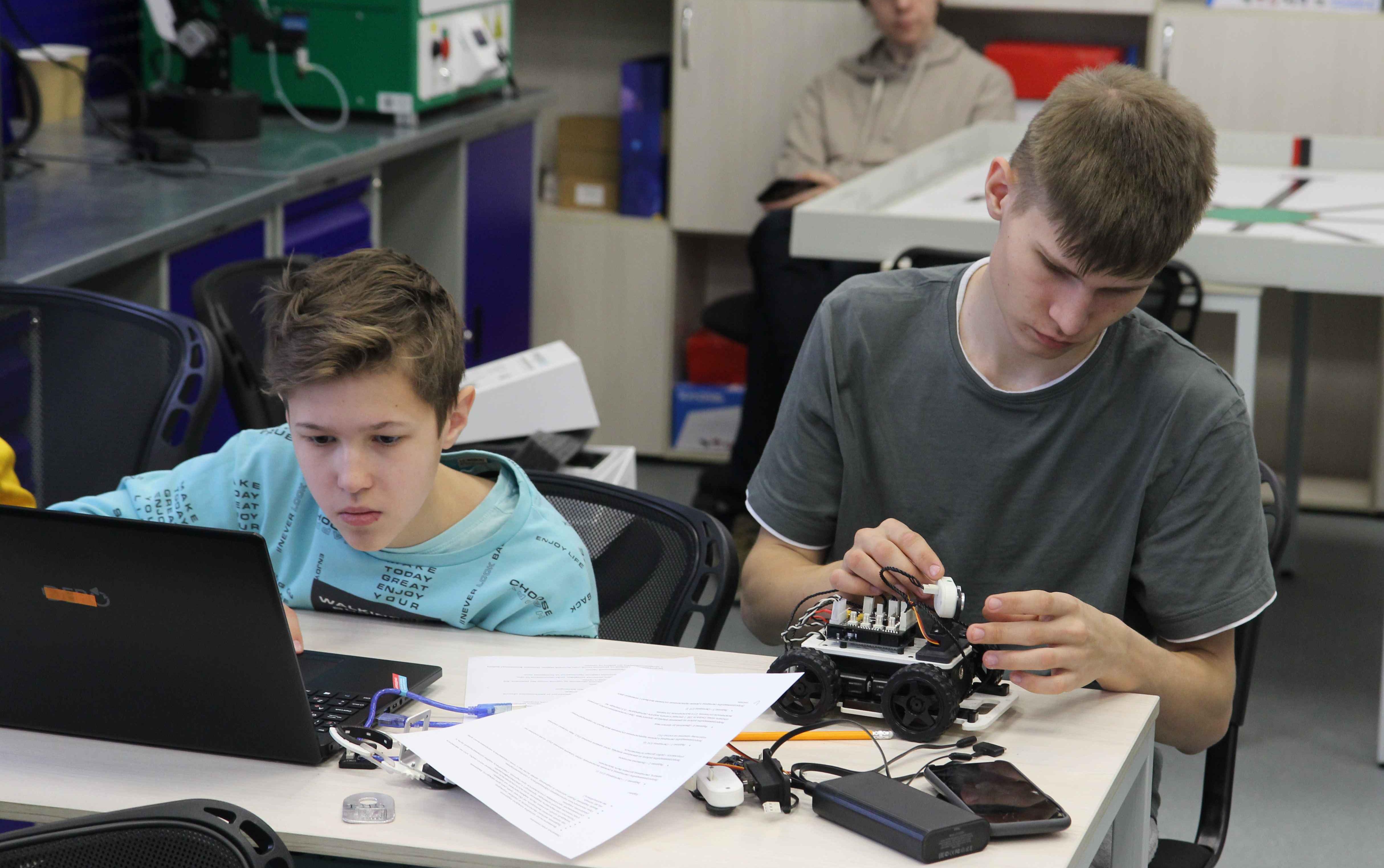 ФОТО к новости: «ТехноТриз»: троеборье для юных программистов 