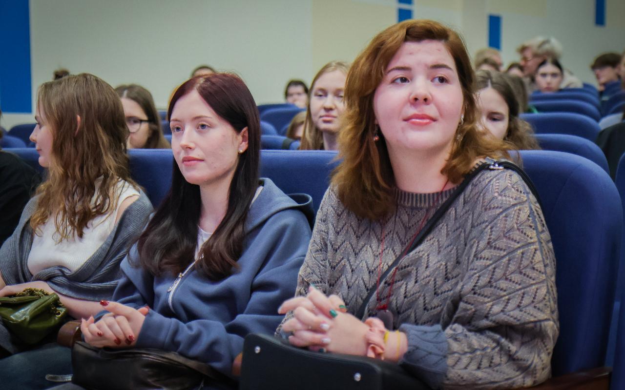 ФОТО к новости: Как стать героем спорта: олимпийские легенды раскрыли секреты студентам НГПУ