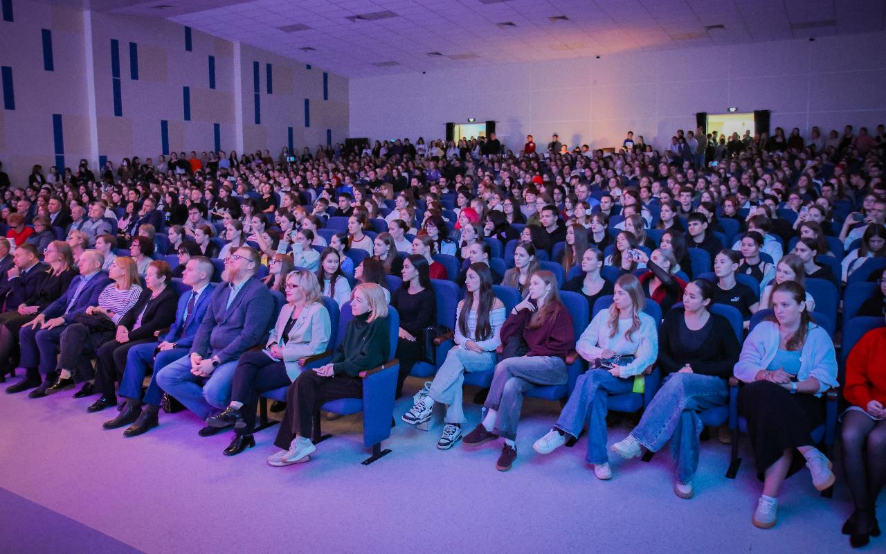 ФОТО к новости: Награды за профессионализм и подвижничество: в НГПУ прошел праздничный концерт к Дню Учителя