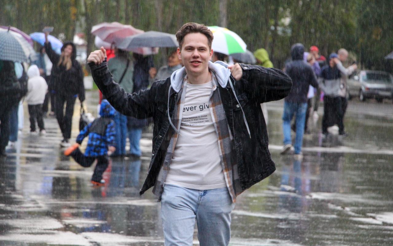 ФОТО к новости: На площади НГПУ отметили «День соседей»