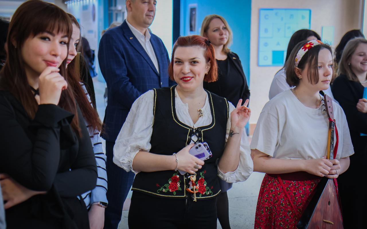 ФОТО к новости: В НГПУ прошёл открытый микрофон ко Дню родного языка