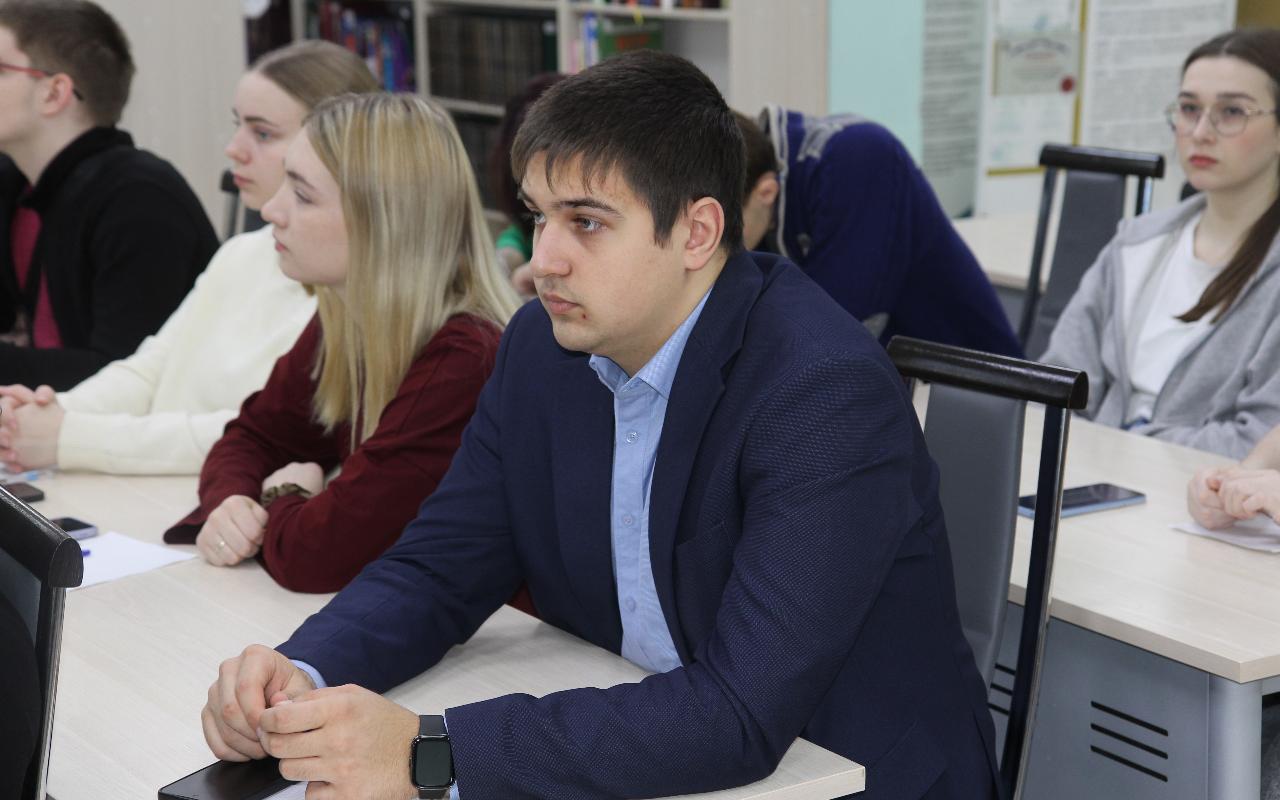 ФОТО к новости: Знать всё про буллинг и уметь ему противостоять: студенты из ЛНР приняли участие в работе дискуссионной площадки в НГПУ