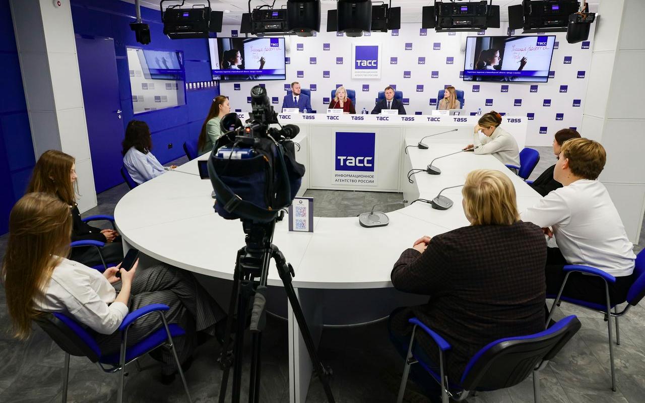 ФОТО к новости: В Новосибирской области разрабатывается новая мера поддержки для молодых учителей математики и естественно-научных предметов