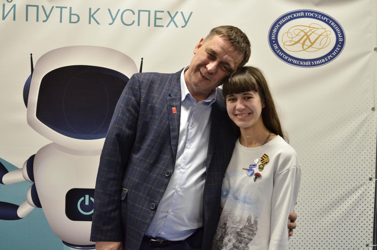 ФОТО к новости: «Диалог на равных»: Студенты НГПУ встретились с руководителем департамента молодёжной политики Новосибирской области