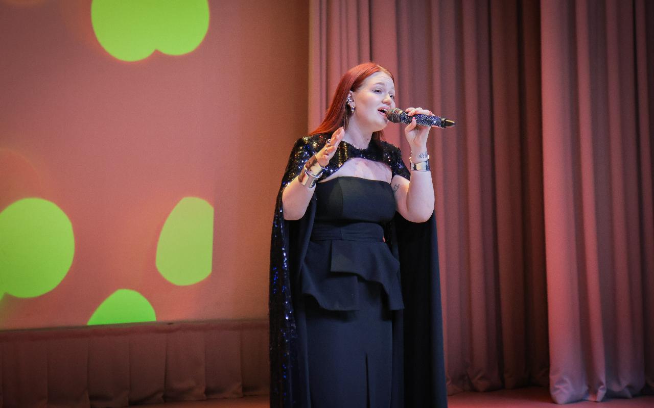 ФОТО к новости: Награды за профессионализм и подвижничество: в НГПУ прошел праздничный концерт к Дню Учителя