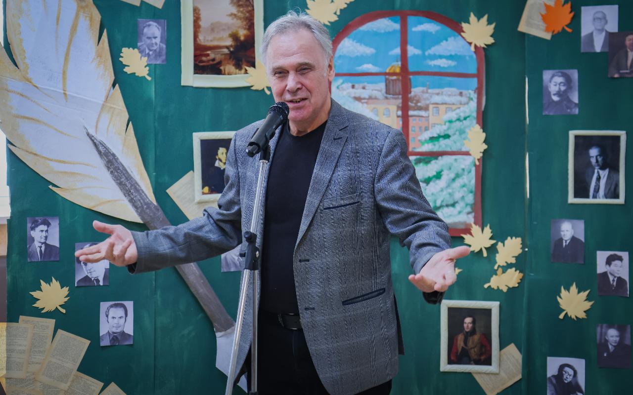 ФОТО к новости: В НГПУ прошёл открытый микрофон ко Дню родного языка