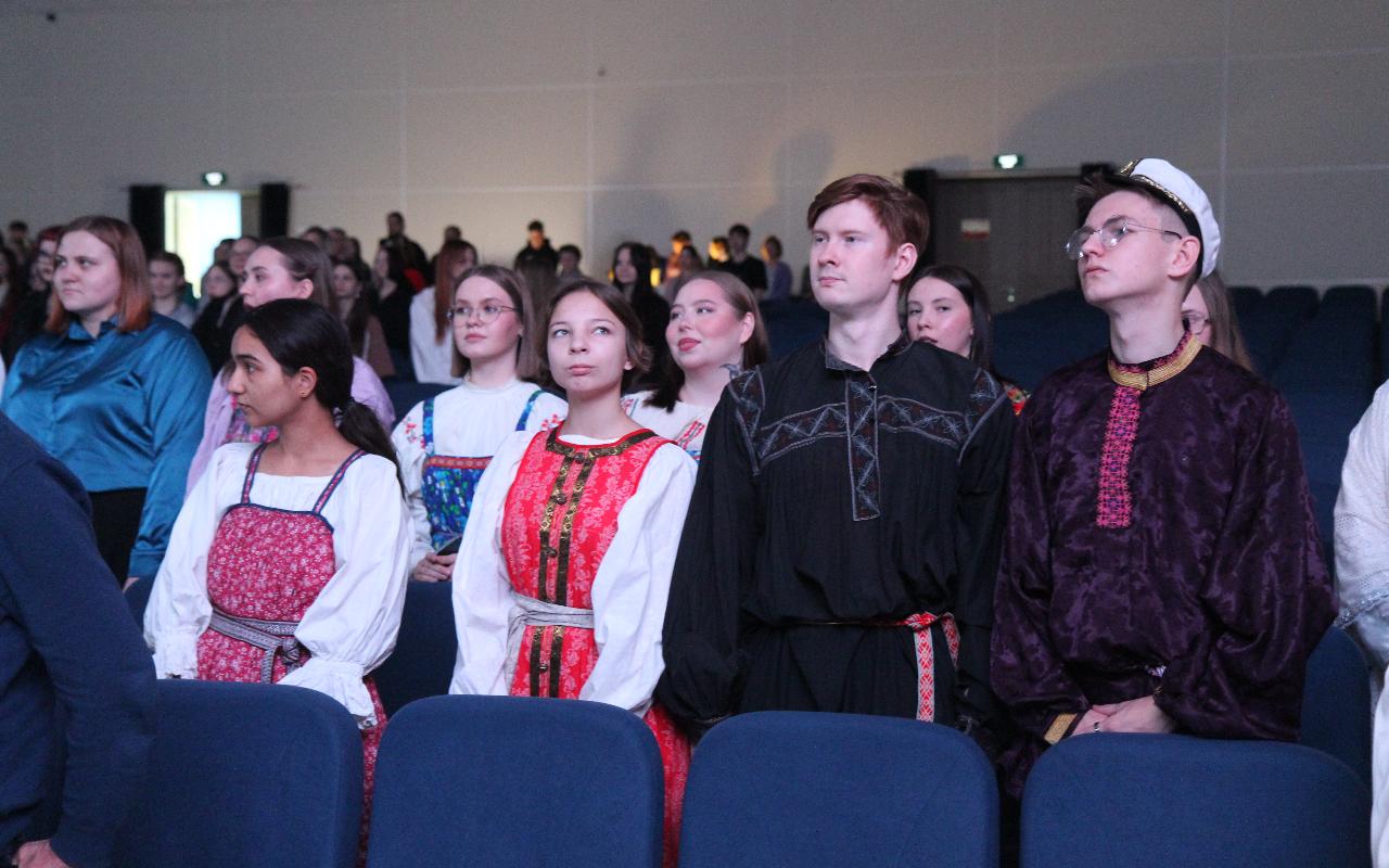 ФОТО к новости: Мир, согласие, единство – самое важное для России!