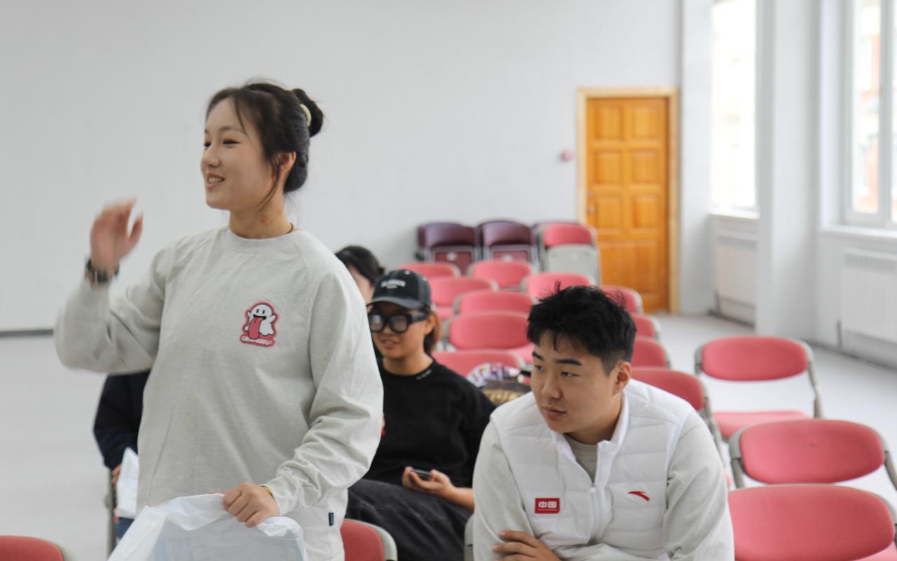 ФОТО к новости: В НГПУ для знакомства с самбо приехали студенты из Китая 