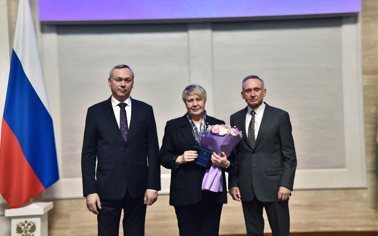 ФОТО к новости: Заведующая кафедрой журналистики НГПУ награждена званием «Заслуженный работник СМИ Новосибирской области»