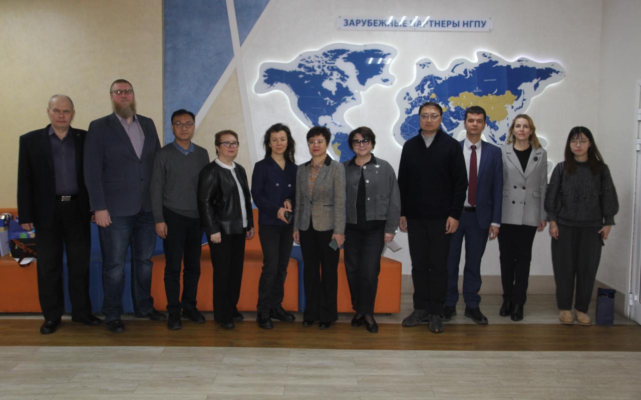 ФОТО к новости: НГПУ углубляет сотрудничество с университетом китайской провинции Гуандун