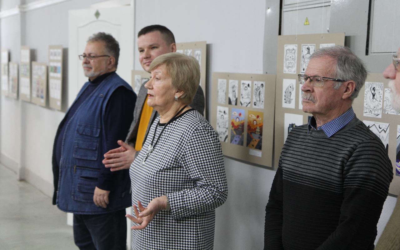 ФОТО к новости: Языком пэчворка и папье-маше: кафедра декоративно-прикладного искусства НГПУ проводит новую выставку