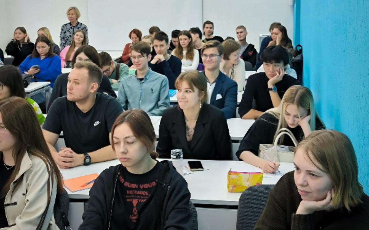 ФОТО к новости: ИИГСО НГПУ и Гомельский государственный университет имени Франциска Скорины обсудили трансформацию образования в эпоху искусственного интеллекта