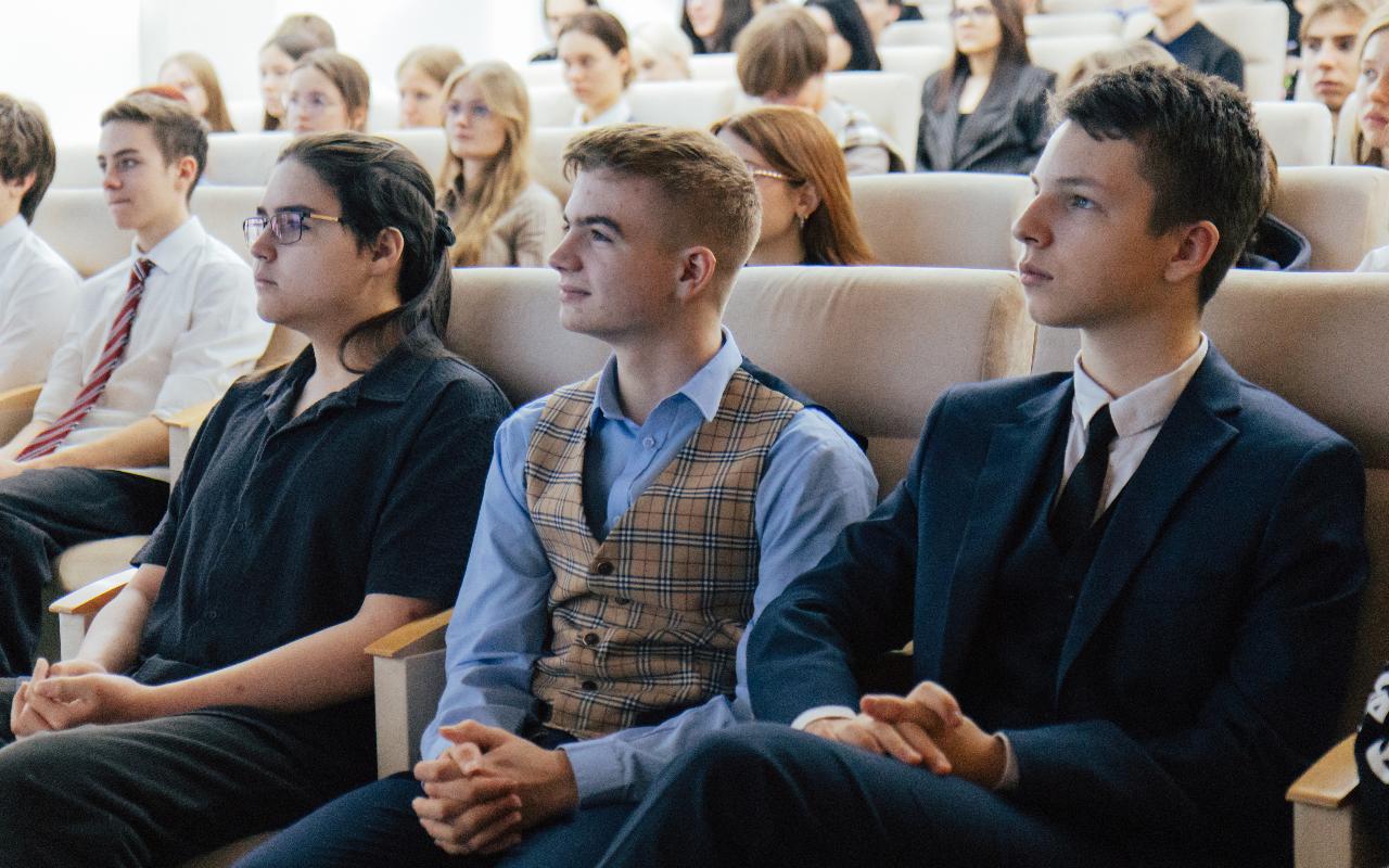 ФОТО к новости: Команда НГПУ провела профориентационное мероприятие для школьников наукограда Кольцово в рамках Дня российской науки