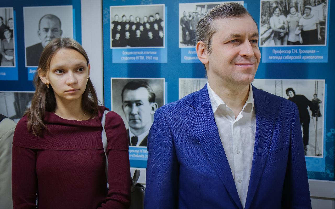 ФОТО к новости: «Русская Голгофа»: в НГПУ открылась выставка о сохранении исторической памяти и духовного подвига XX века