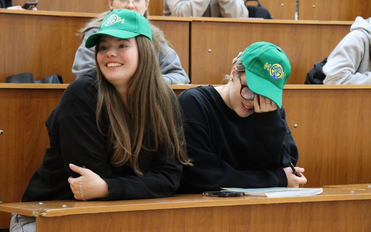 ФОТО к новости: Наука без границ: в НГПУ прошёл Всероссийский химический диктант