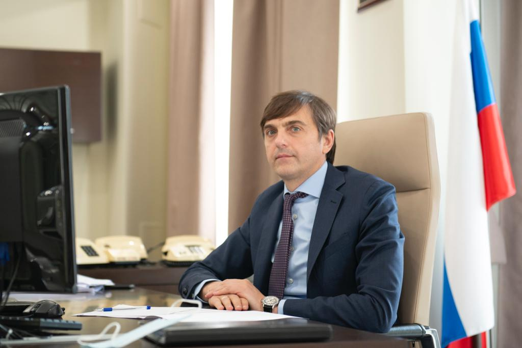 ФОТО к новости: Поздравление министра просвещения РФ Сергея Кравцова с Днем российской науки