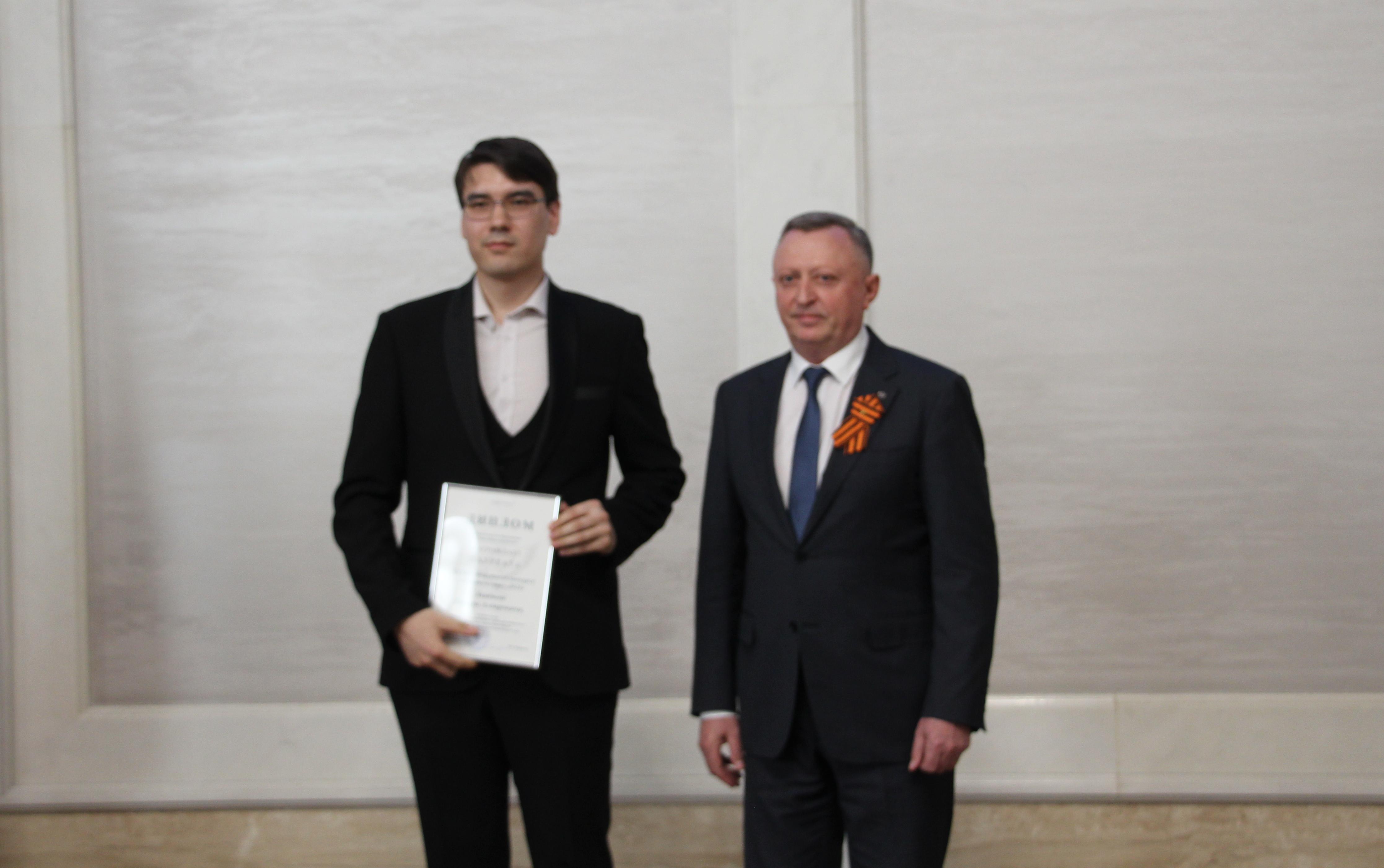 ФОТО к новости: Абсолютным победителем регионального этапа конкурса «Учитель года» стал выпускник ИЕСЭН НГПУ