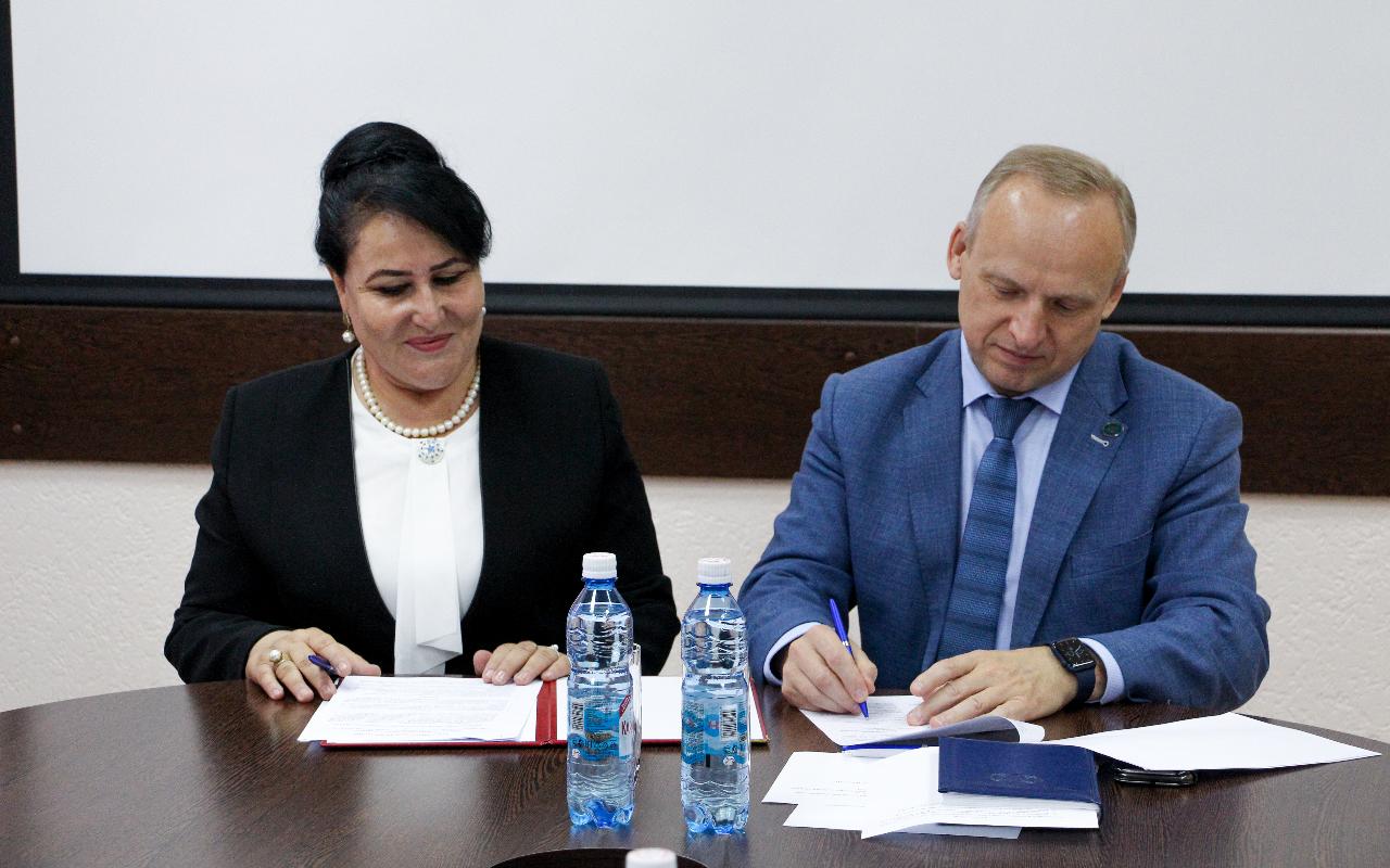ФОТО к новости: У НГПУ появился новый партнер в Республике Таджикистан