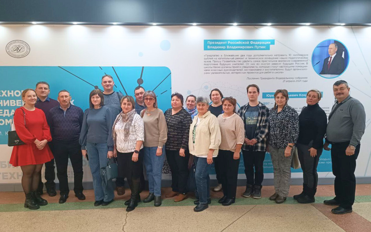 ФОТО к новости: В технопарке НГПУ завершились курсы по работе с беспилотниками для учителей технологии Коченевского района