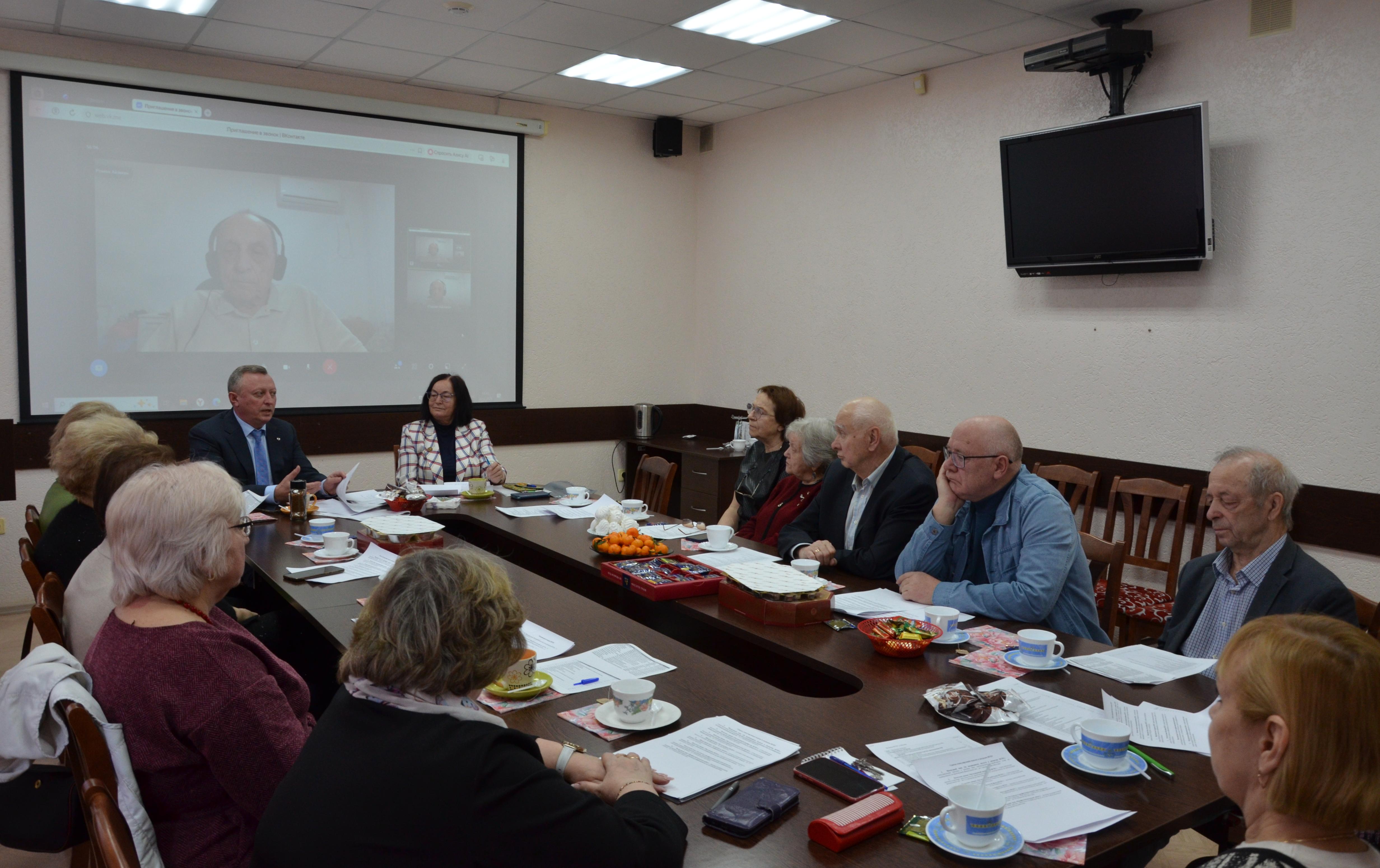 Знак качества: в 2025 году преподаватели и сотрудники НГПУ получили более 300 ведомственных и территориальных наград 