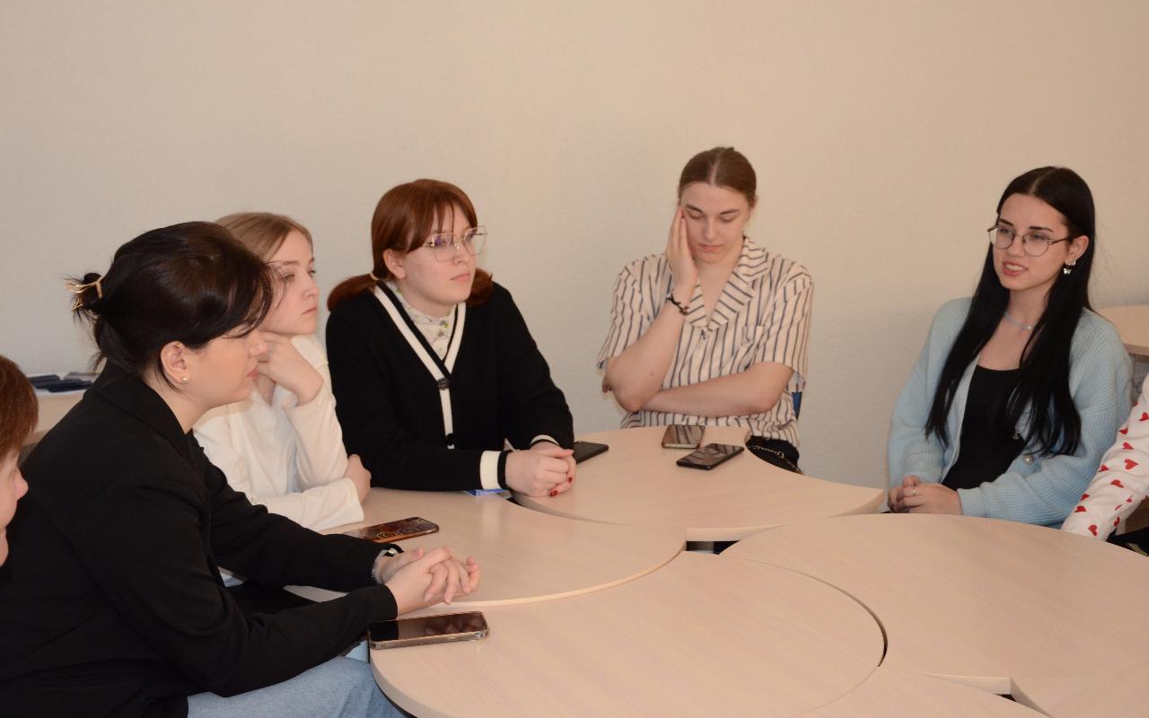 ФОТО к новости: Первое знакомство с НГПУ: лицеисты из педагогического класса погружаются в вузовскую жизнь