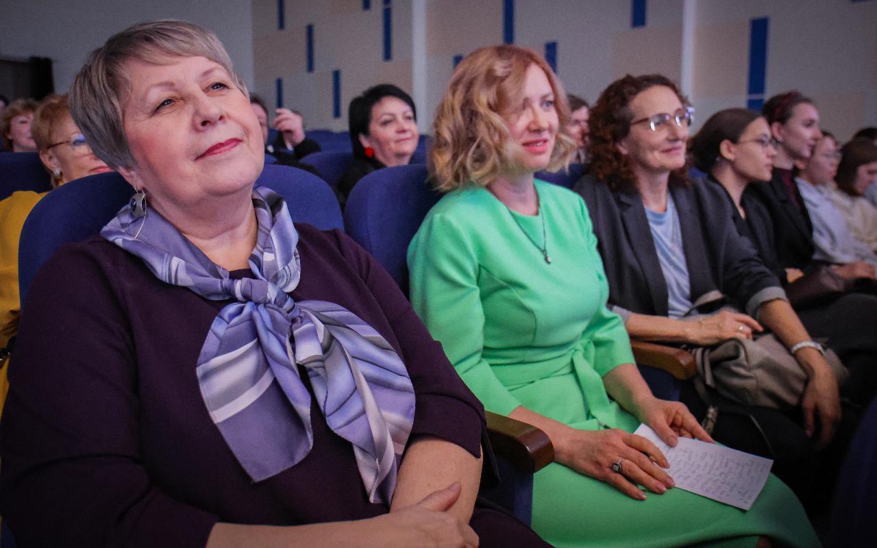 ФОТО к новости: Институт филологии и медиакоммуникаций НГПУ отметил 90-летний юбилей