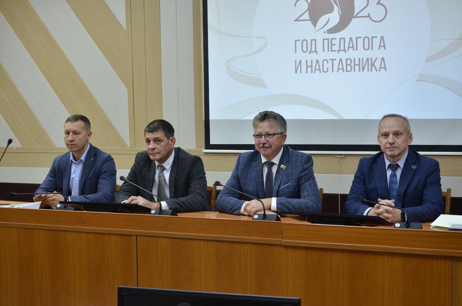 ФОТО к новости: Общественный совет ФФК НГПУ впервые наградил лучших студентов факультета