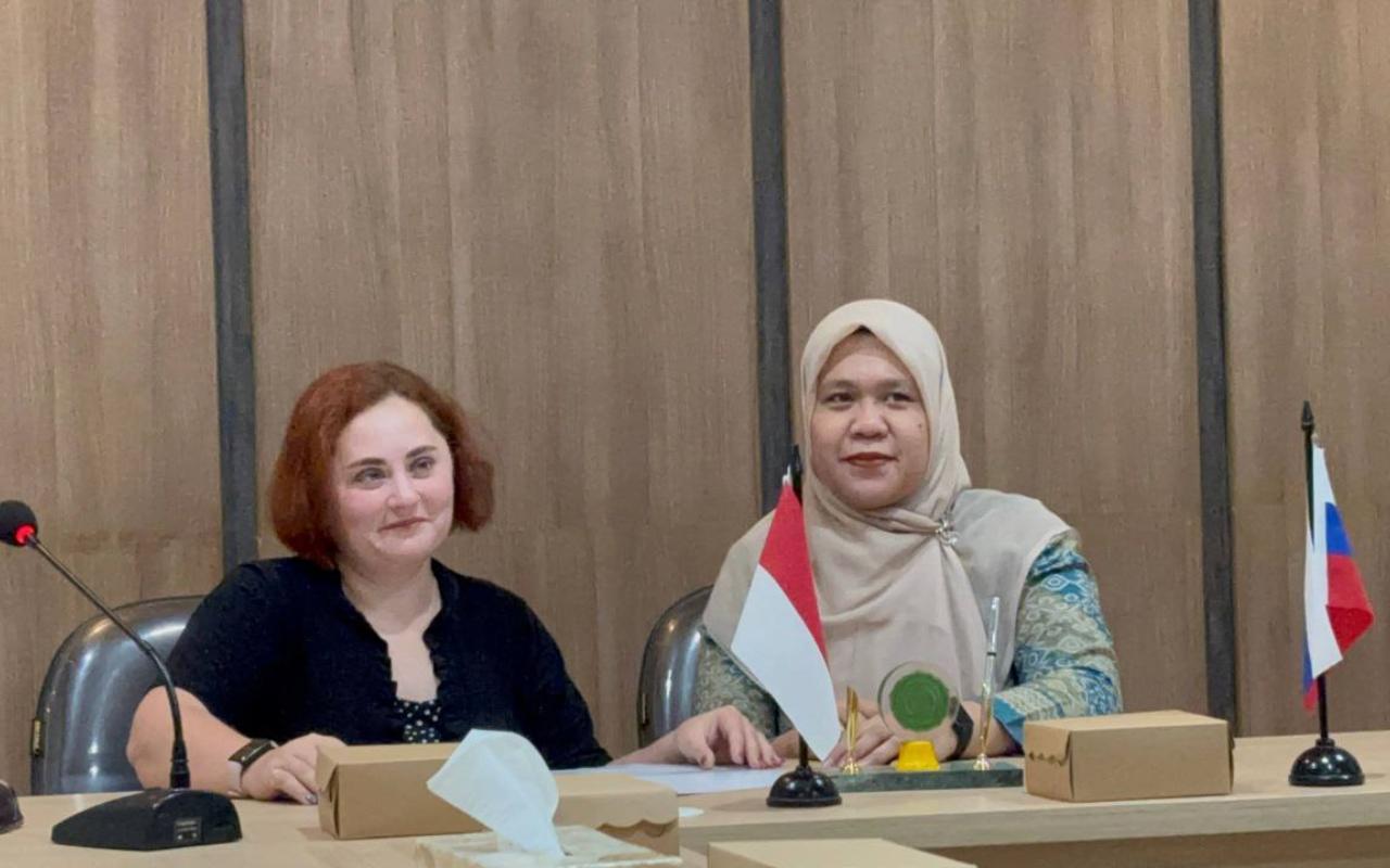 ФОТО к новости: Увидеть, как растёт кофе: делегация НГПУ посетила Индонезию