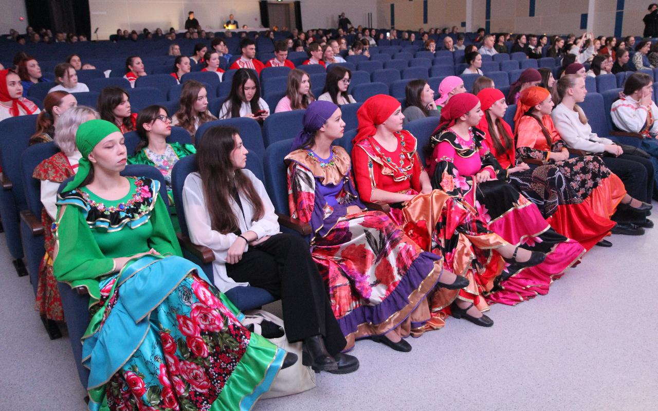 ФОТО к новости: Мир, согласие, единство – самое важное для России!