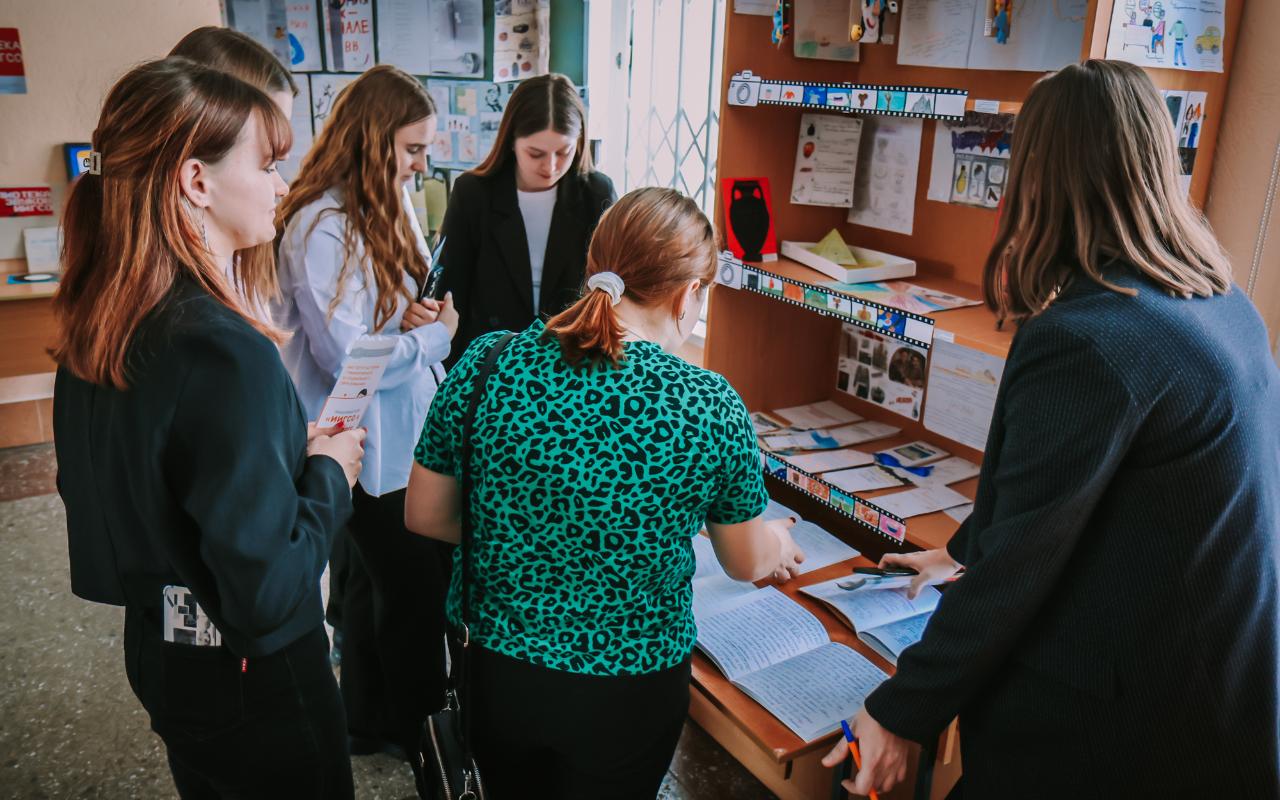 ФОТО к новости: Студенты Черепановского педагогического колледжа посетили НГПУ в рамках проекта «Университетские каникулы»