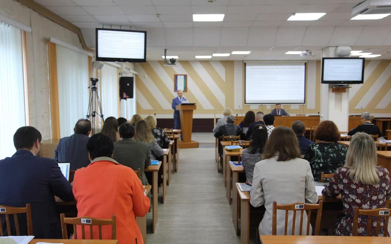 ФОТО к новости: НГПУ сегодня и завтра: активная работа на благо региональной системы образования
