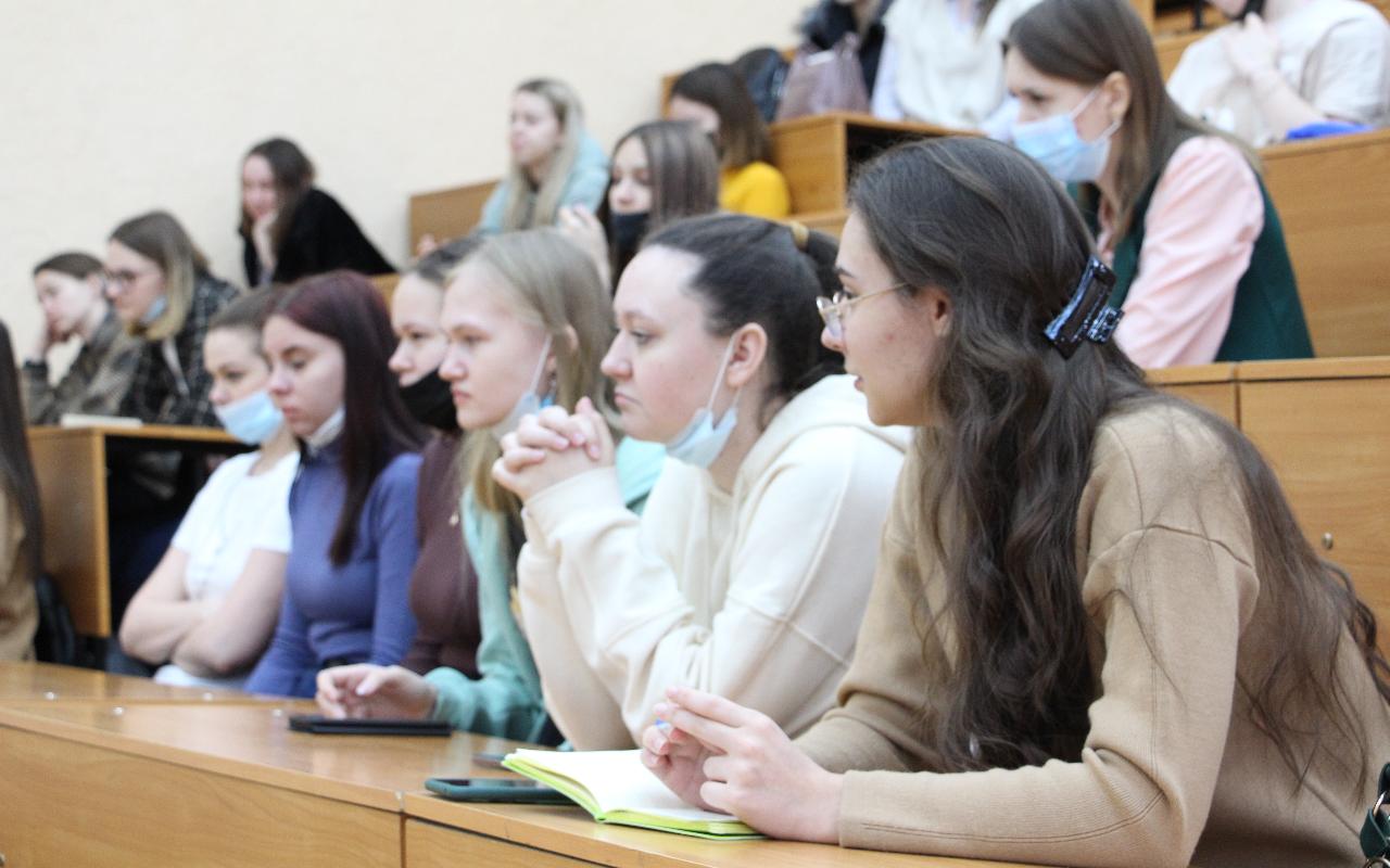 ФОТО к новости: «Работать в школе перспективно и прибыльно»: студентов НГПУ приглашают принять участие в программе «Учитель для России»
