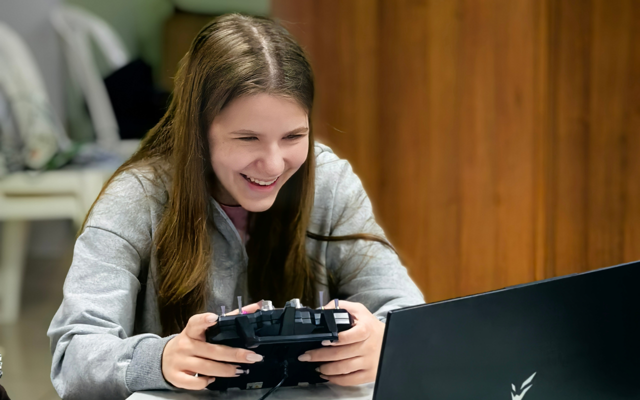 ФОТО к новости: День НГПУ на смене «Педагогические горизонты»: школьники погрузились в профессию педагога